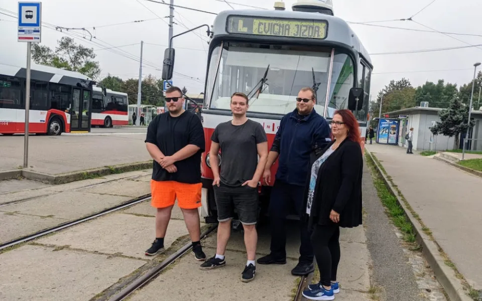 Jezdíme šalinou, a ne tramvají, učí brněnští dopraváci řidiče z Mostu