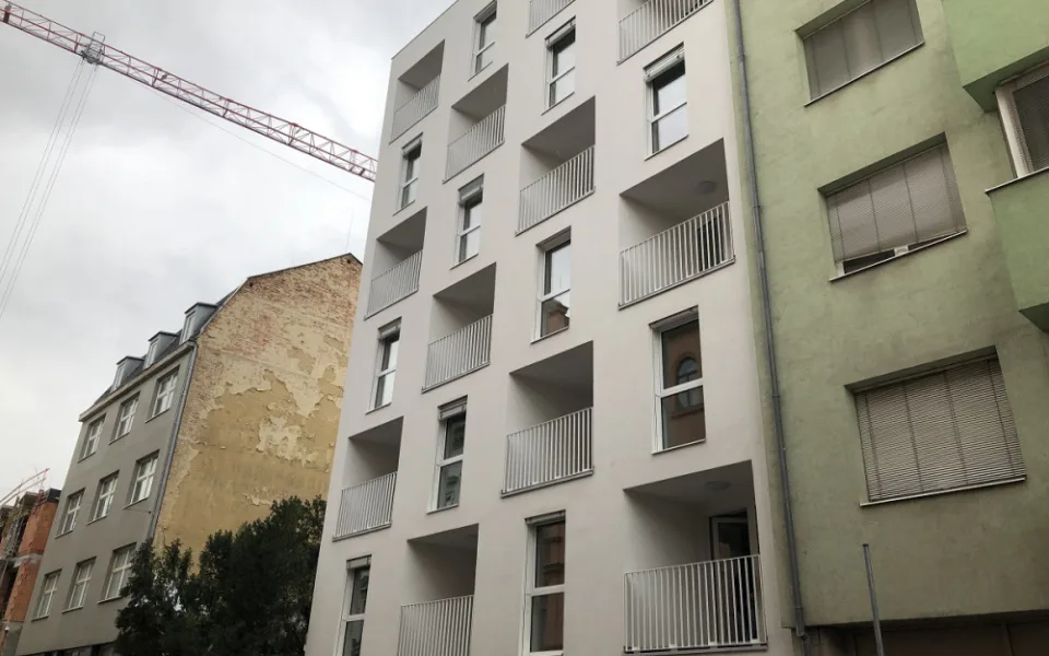 Budova se nachází na adrese Bratislavská 51