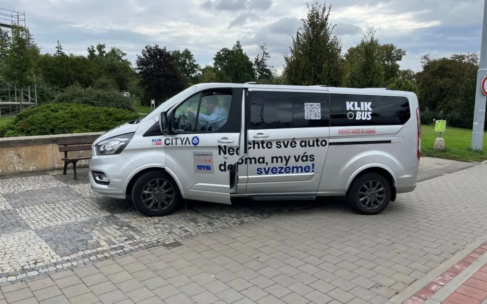 Brno testuje autobus na zavolání. Cestující odveze z domu na zastávku MHD