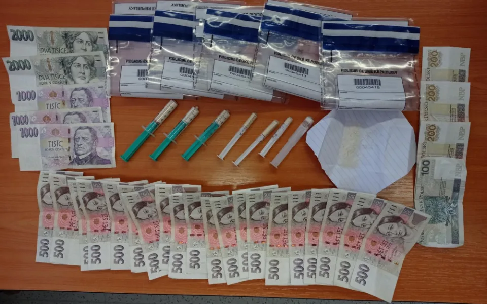 Policisté z Brna čekali na nádraží, až se dealer vrátí vlakem z Polska