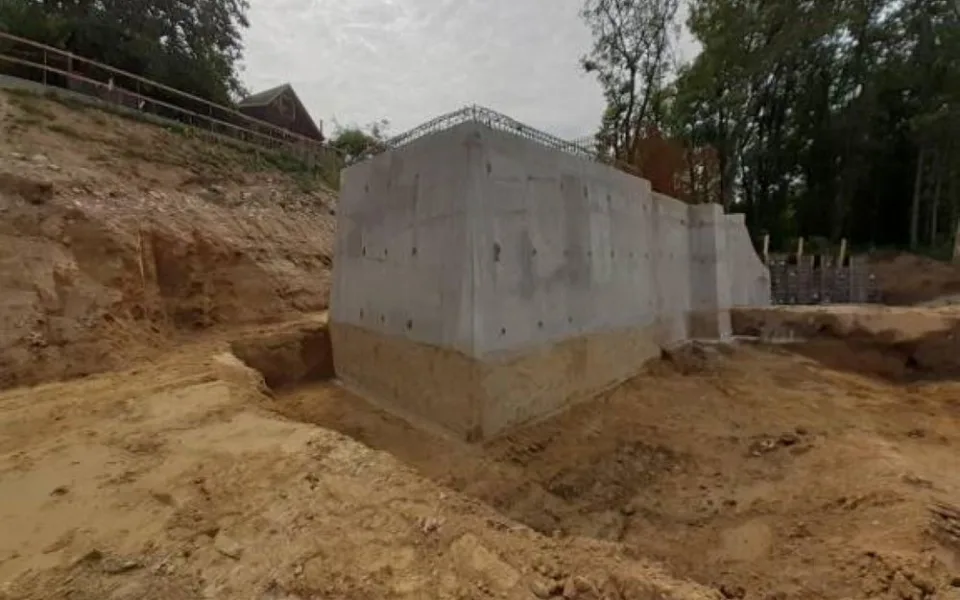 Rekonstrukce Předního rybníku v Hustopečích se se blíží ke konci.