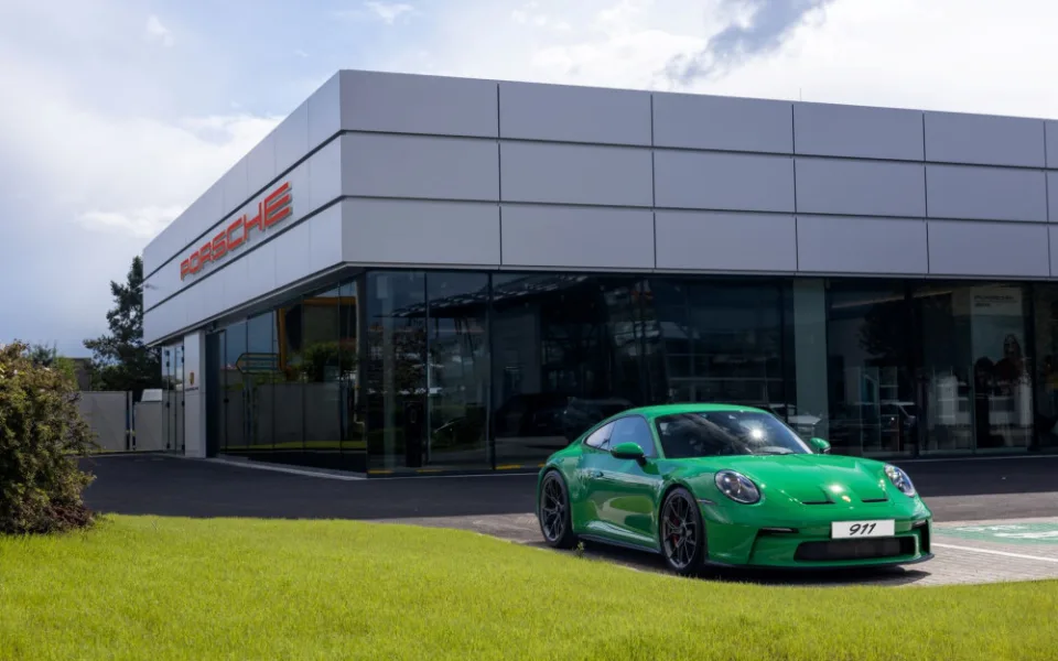 Porsche získalo nový domov v Brně. Výrobce vozů otevřel ve městě moderní centrum