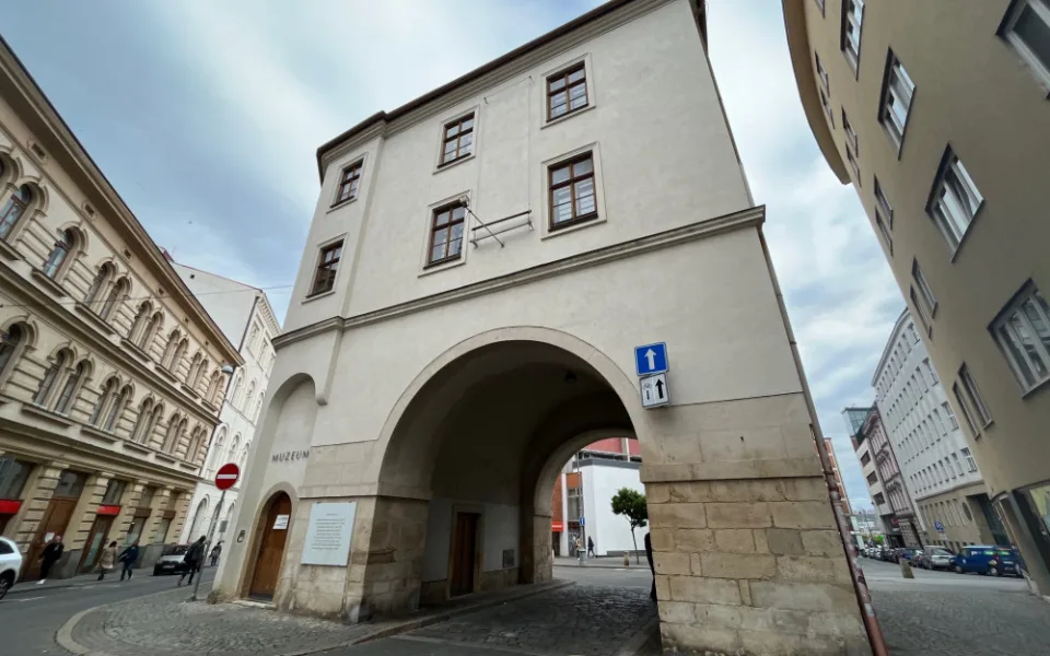 Brno zadalo zakázku architektům, aby navrhli opravu Měnínské brány
