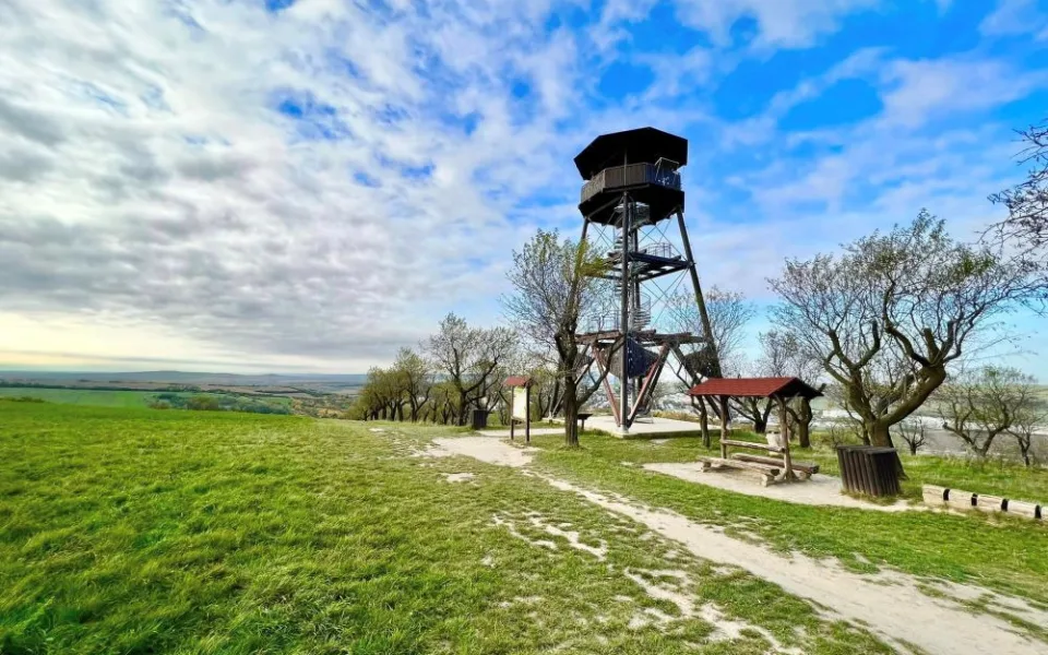 V Hustopečích zavřeli rozhlednu kvůli rekonstrukci. Návštěvníkům by hrozilo nebezpečí