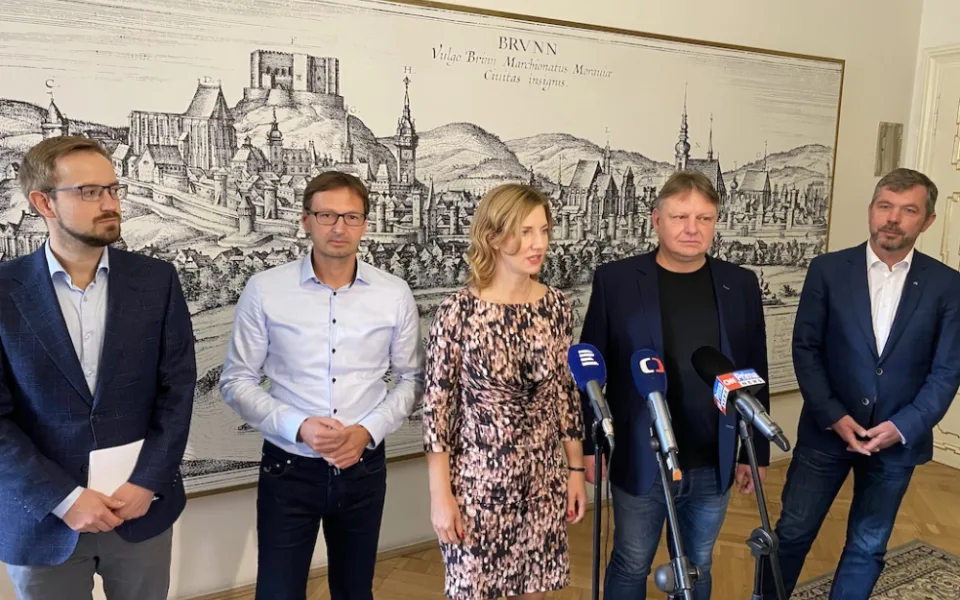 Zleva: Marek Lahoda (Piráti), Jiří Oliva ČSSD), Markéta Vaňková  (ODS), René Černý (ANO) a Filip Leder (KDU-ČSL)