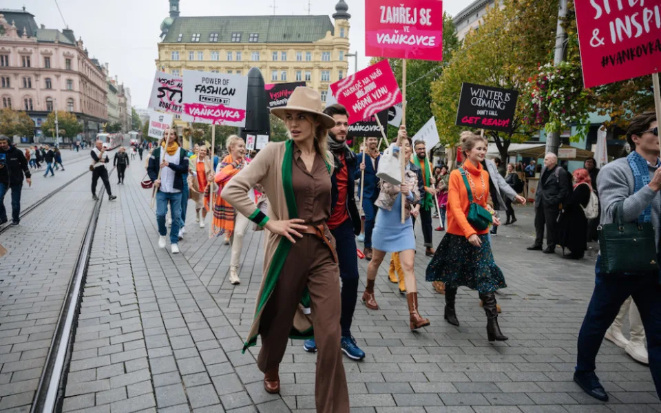 Fashion show ve Vaňkovce vyvrcholila průvodem modelek a modelů do centra města