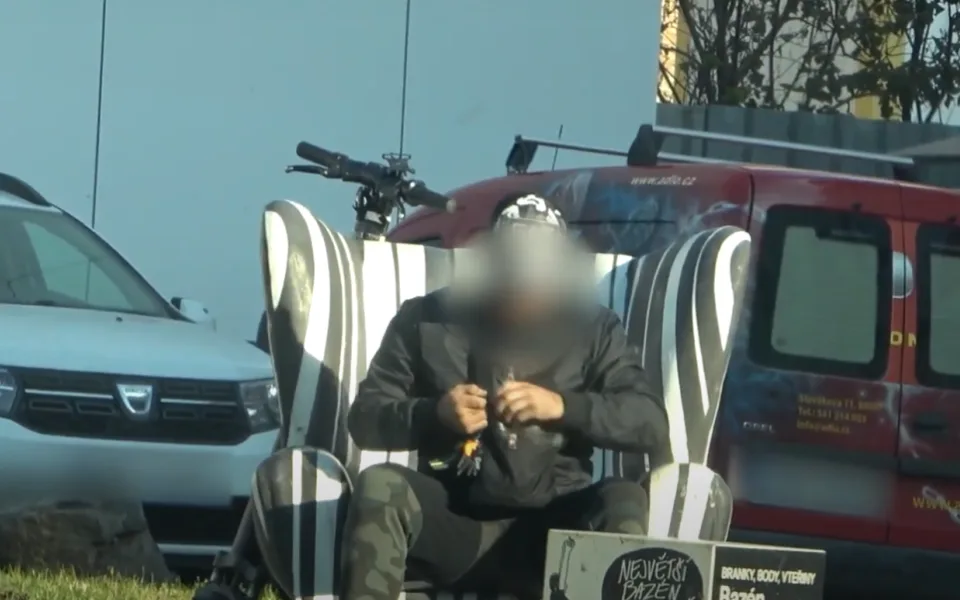 Dealer před úrazovou nemocnicí