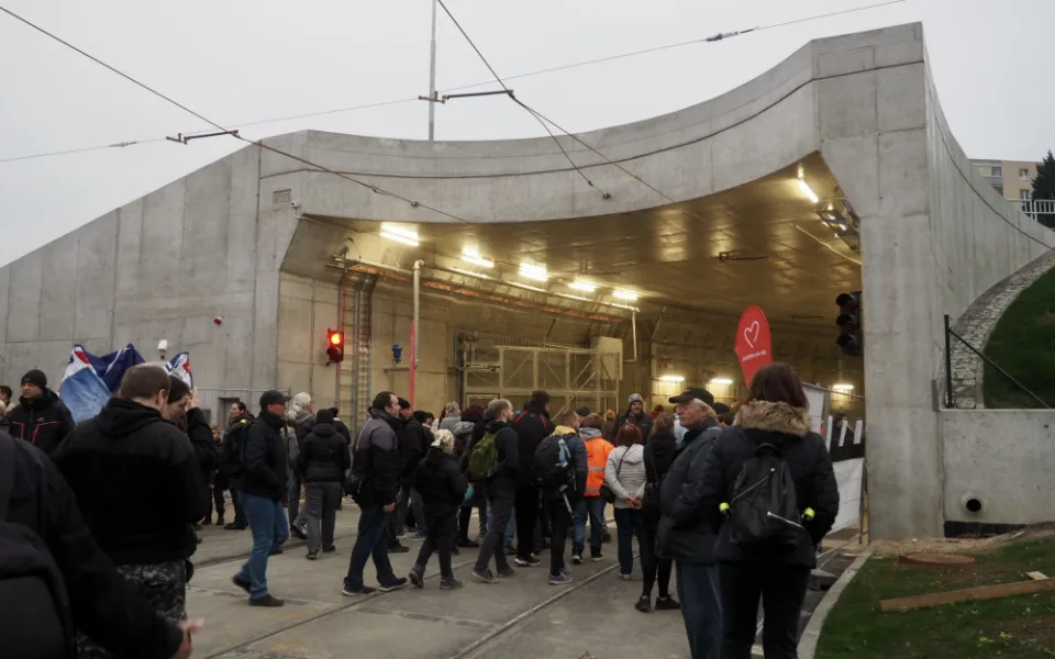 V Brně pustili lidi do nejdelšího tunelu pro šaliny. Přišly davy