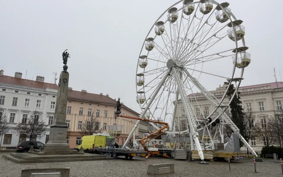 Dva stromy, ruské kolo i výzdoba jako v Praze. Znojmu advent nezkazí ani ceny energií