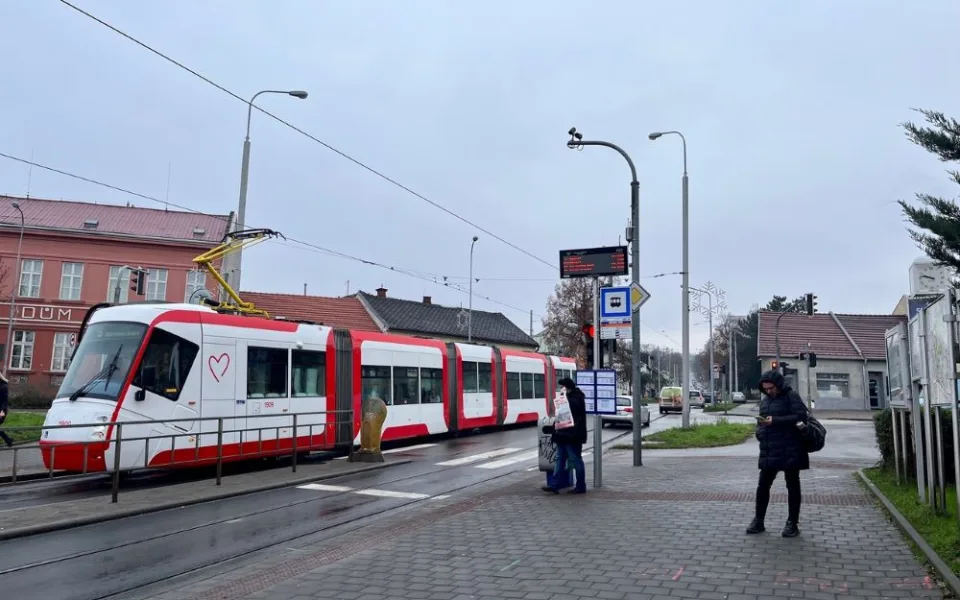 Brno jde s dobou. Příjezdy a odjezdy šalin v Židenicích ukazují digitální tabule