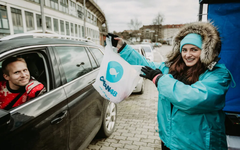 SOUTĚŽ: Vánoční kapr i čerstvý losos přímo do auta. V Brně funguje unikátní služba FishDrive
