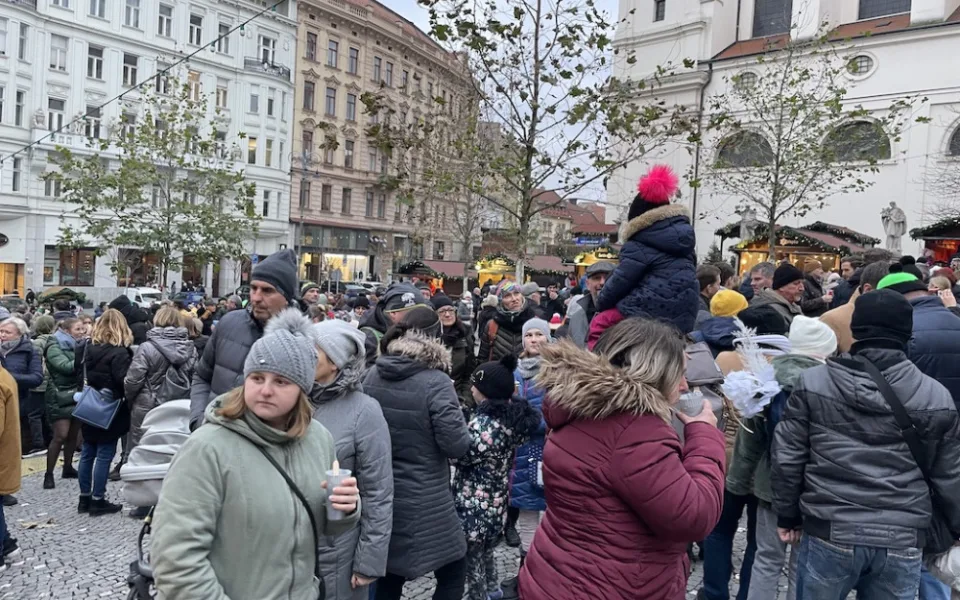 Na brněnských vánočních trzích se ve velkém krade, postřehla policie