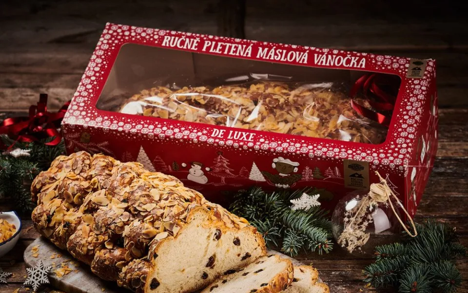 V Globusu Brno probíhá charitativní prodej vánočky
