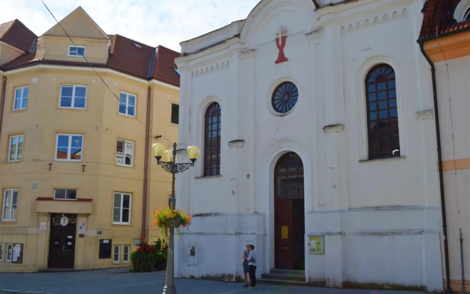 Vyškovská synagoga vyhlíží lepší časy. Památka si berou do parády restaurátoři