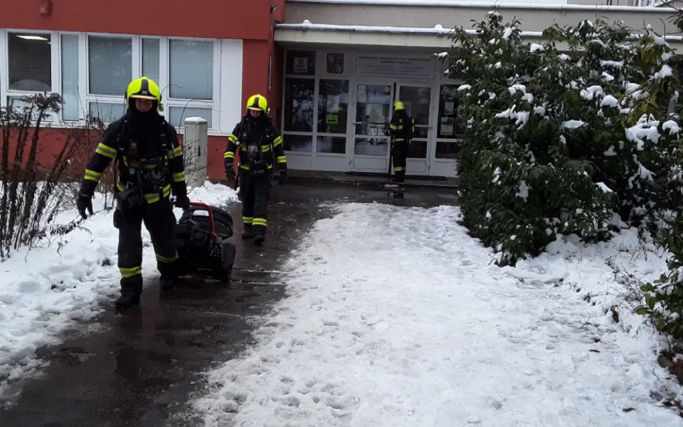 Brněnská základka hořela. Čtyři děti skončily v nemocnici