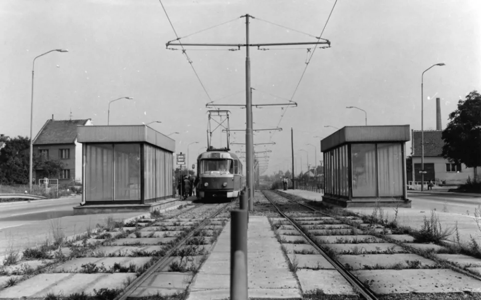 Tramvajová trať, která vede do Modřic