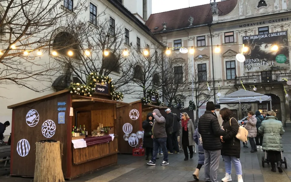 Brno slaví ukrajinské Vánoce. U sochy Jošta voní šašliky i boršč