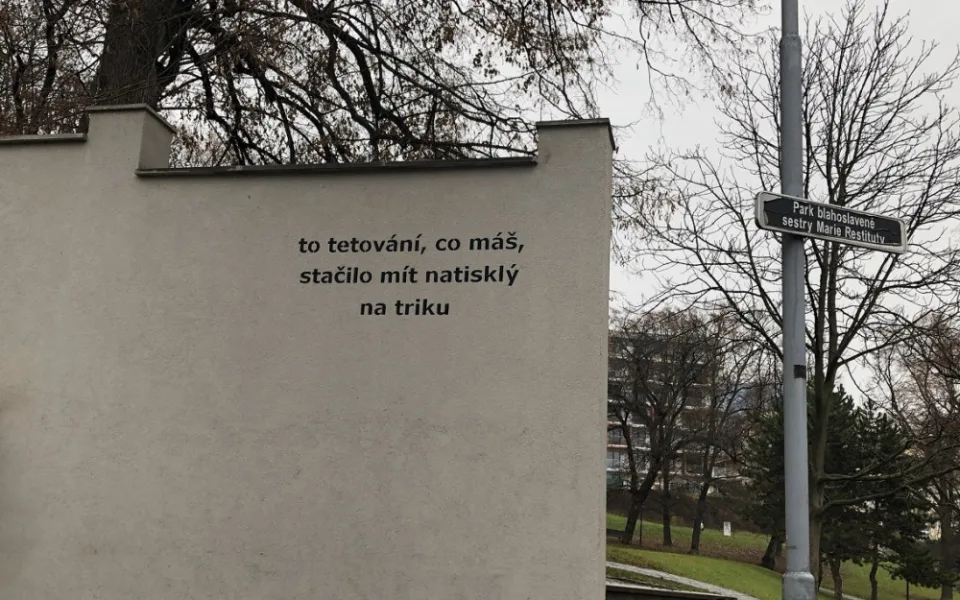 Lidé se kochají novým dílem brněnského Banksyho