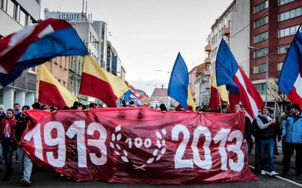 Pochod fanoušků a červeně nasvícený Špilberk. Brněnská Zbrojovka slaví 110 let