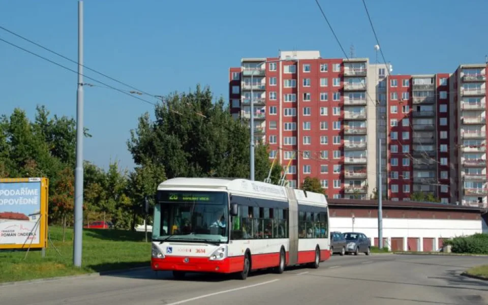 Brněnskou MHD jezdil sám čtyřletý chlapec, který neznal své jméno. Utekl tetě