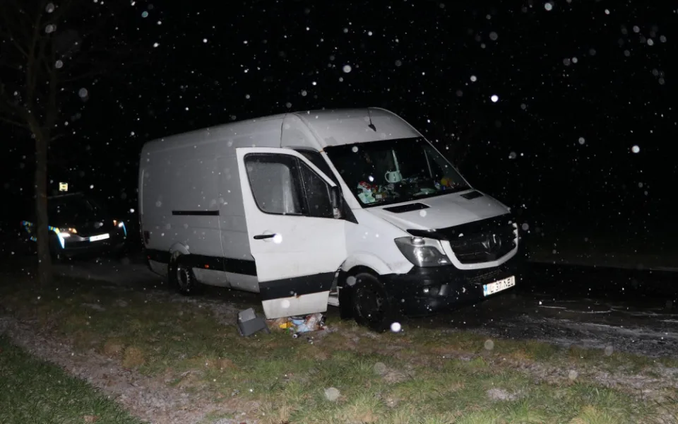 Ozbrojení lupiči přepadli u Brna dodávku Rumunů. Fingovali policejní kontrolu