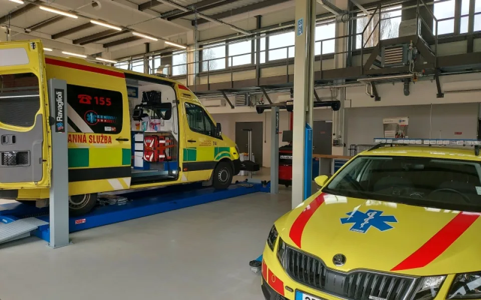 Záchranáři si v Brně pořídili vlastní autoservis pro sanitky