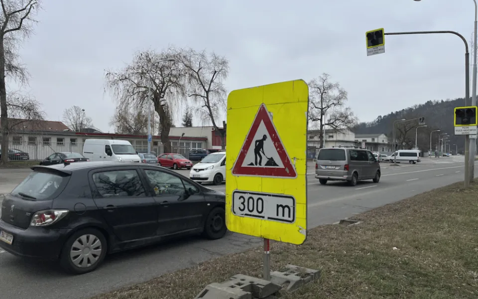 Do Brna se valí nová uzavírka. Dělníci rozkopou frekventovanou silnici u výstaviště
