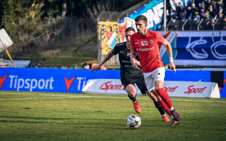 Zbrojovka skolila doma Baník. Výhru Brnu zajistily trefy Řezníčka