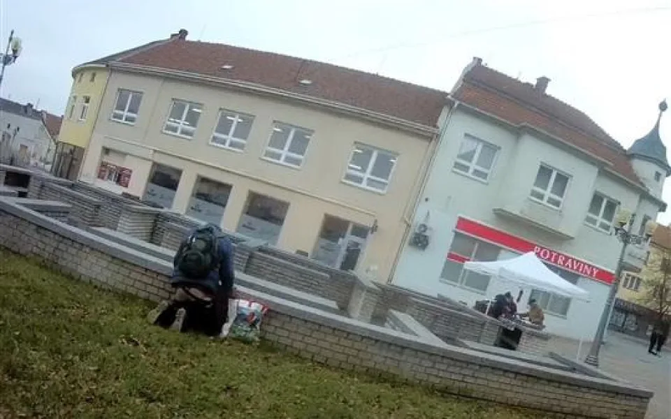 Vyškovské děti pohoršil muž s holou zadnicí. Od strážníků dostal za vyučenou