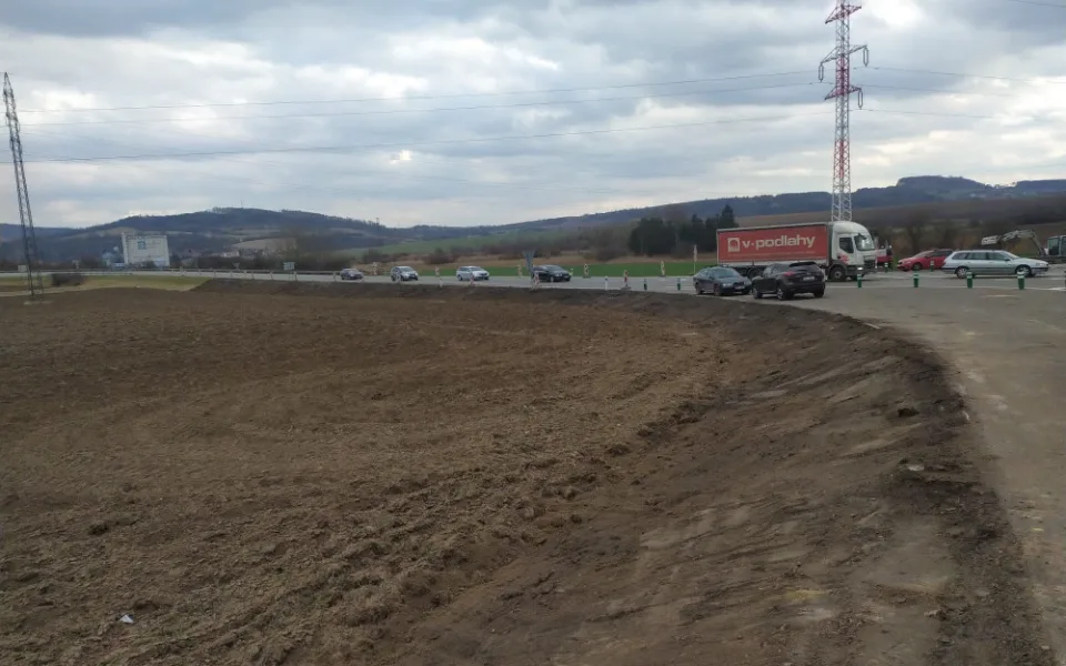 Na hlavním tahu z Brna do Svitavy roste kruháč. Denně zpomalí patnáct tisíc řidičů