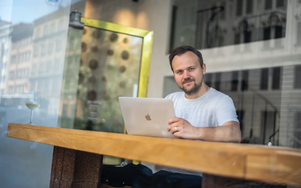 KOMENTÁŘ: Rychlý internet pro venkov a konec neustálému rozkopávání chodníků i silnic? To všechno již brzy