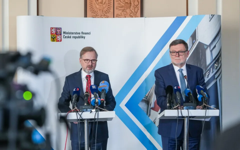 Ministr financí Zbyněk Stanjura a premiér Petr Fiala