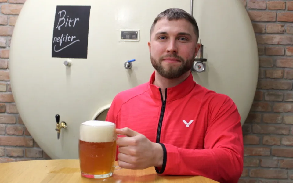 Brněnské pivo chutná profesionálním sportovcům. Na jedno zajde i badmintonista Adam Mendrek