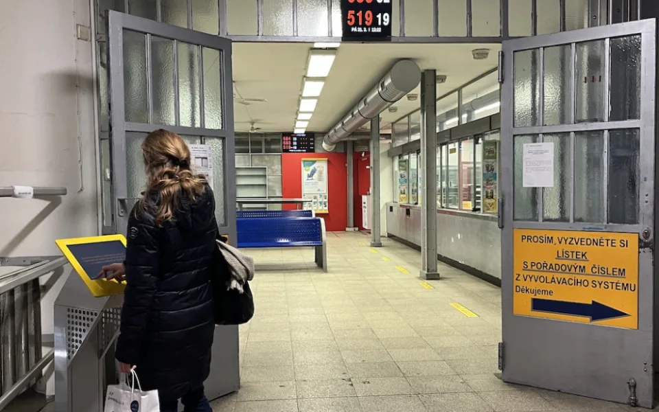 Kdo tohle vymyslel, zuří v Brně, Znojmě i Adamově kvůli zavírání pošt