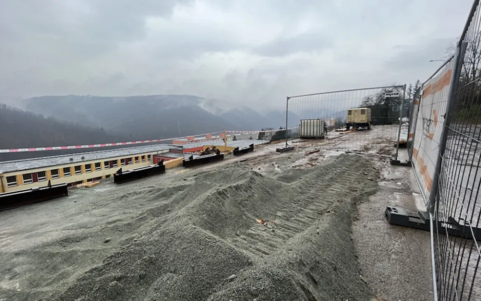 Stavba parkovacího domu mezi ulicemi Sadová a Komenského