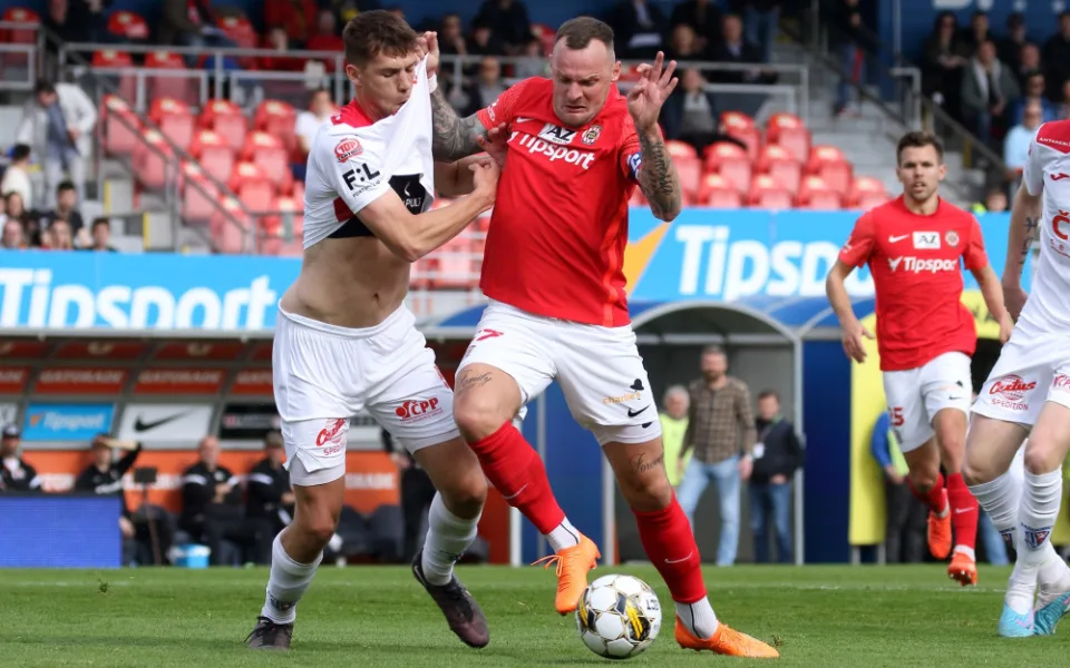 Zbrojovka s novým koučem uspěla. Doma porazila poslední Pardubice