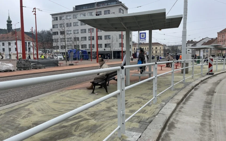 V Brně řeší, jak odstranit kritizované zábradlí z Mendlova náměstí. Vymýšlí projekt