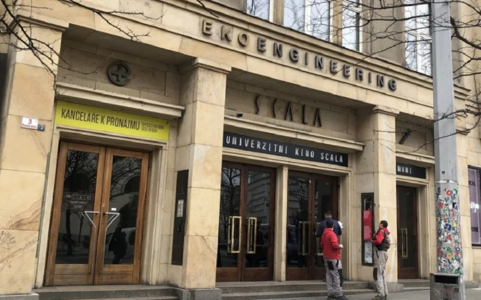 Kino Scala sídlí v budově na Moravském náměstí