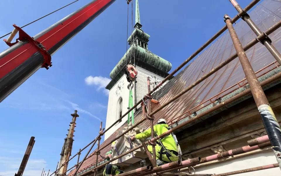 V centru Brna spadl při opravě kostela dělník. Na místě zemřel