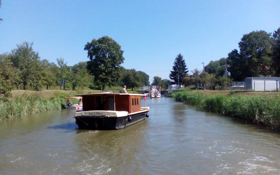 Baťův kanál zahájil plavební sezónu. Na průplav po zimě vyrazily turistické lodě