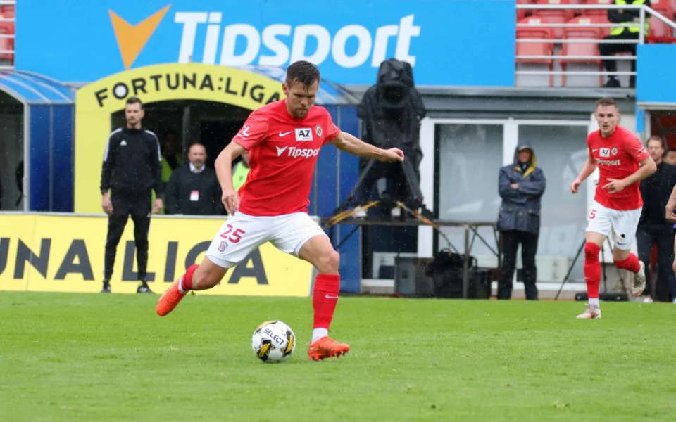Zbrojovka selhala doma s Pardubicemi a blíží se sestupu. Řezníček nedal dvě penalty