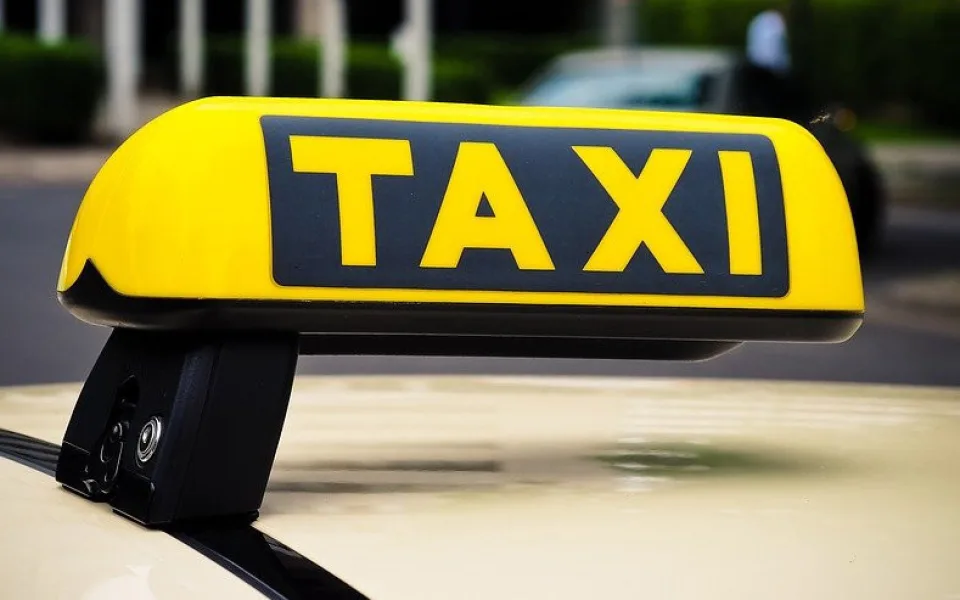 Zraněná žena v Brně naskočila do taxíku, aby utekla před násilnickým přítelem