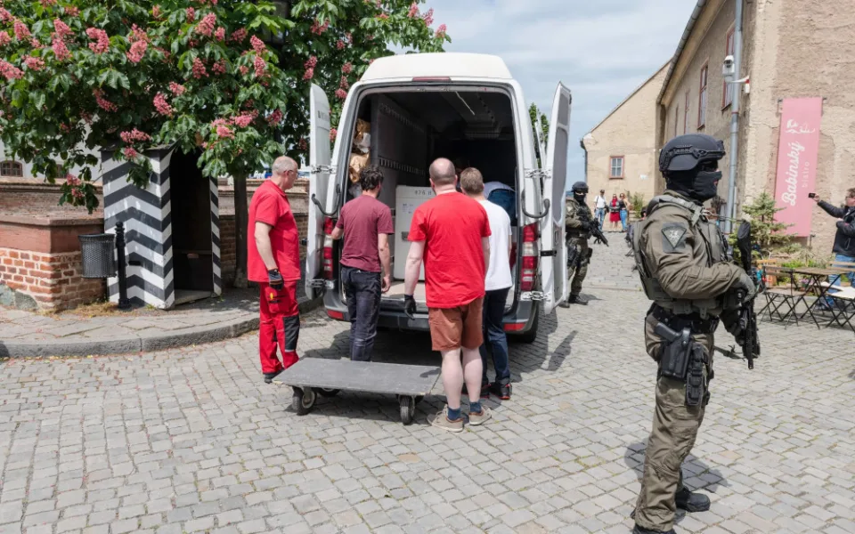 Rukopisy Elišky Rejčky dorazily do Brna s policejním doprovodem
