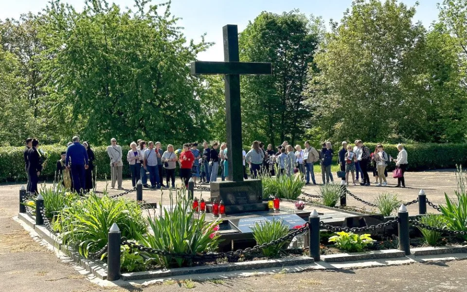 Přišli a postříleli je. Volyňští Češi si na Ukrajině připomínají své předky
