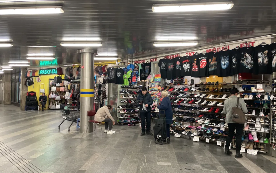 Brno po letech sporů přestaví podchod. Poslední stánkaře vypakoval soud