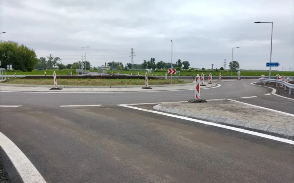Konec jihomoravské křižovatky smrti. Řidiče brzdí kruháč