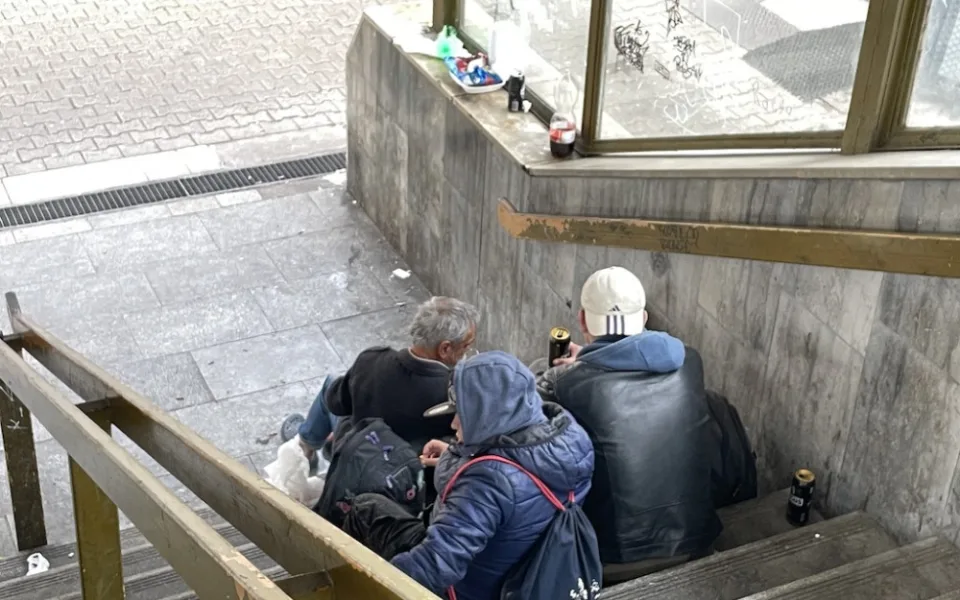 Naši kamarádku vám nedáme, postavila se tlupa opilců z Brna proti zdravotníkům