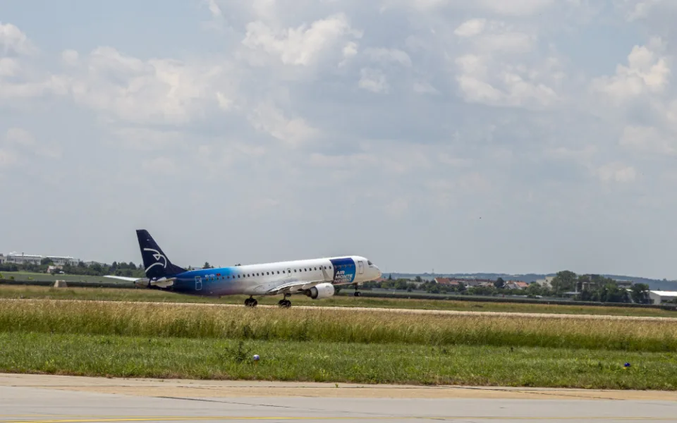 Letadlo společnosti Air Montenegro odstartovalo s prvními cestujícími nové pravidelné linky do Tivatu.