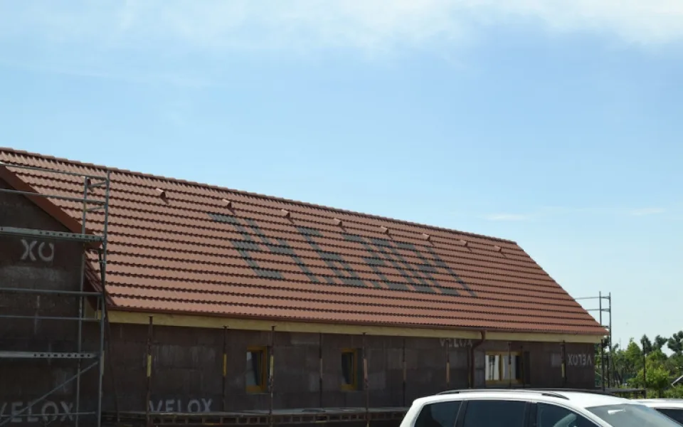 Připomínka data tornáda v obci Hrušky.