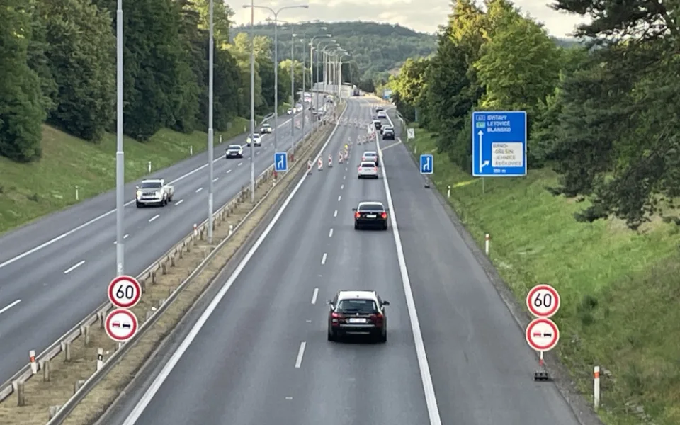 Omezení platí v Hradecké ulici v Brně